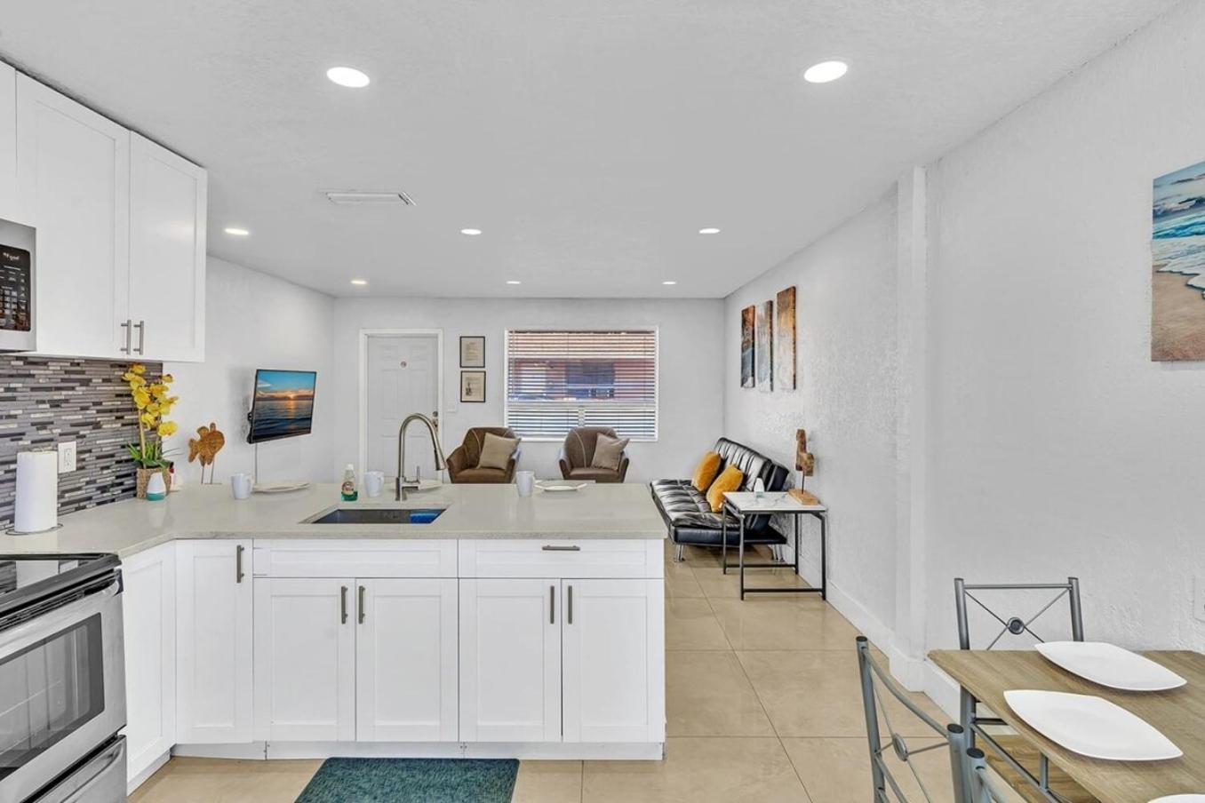 New Stylish 2 Bdrm Mins To Beach & Aventura Mall Холандейл Бийч Екстериор снимка