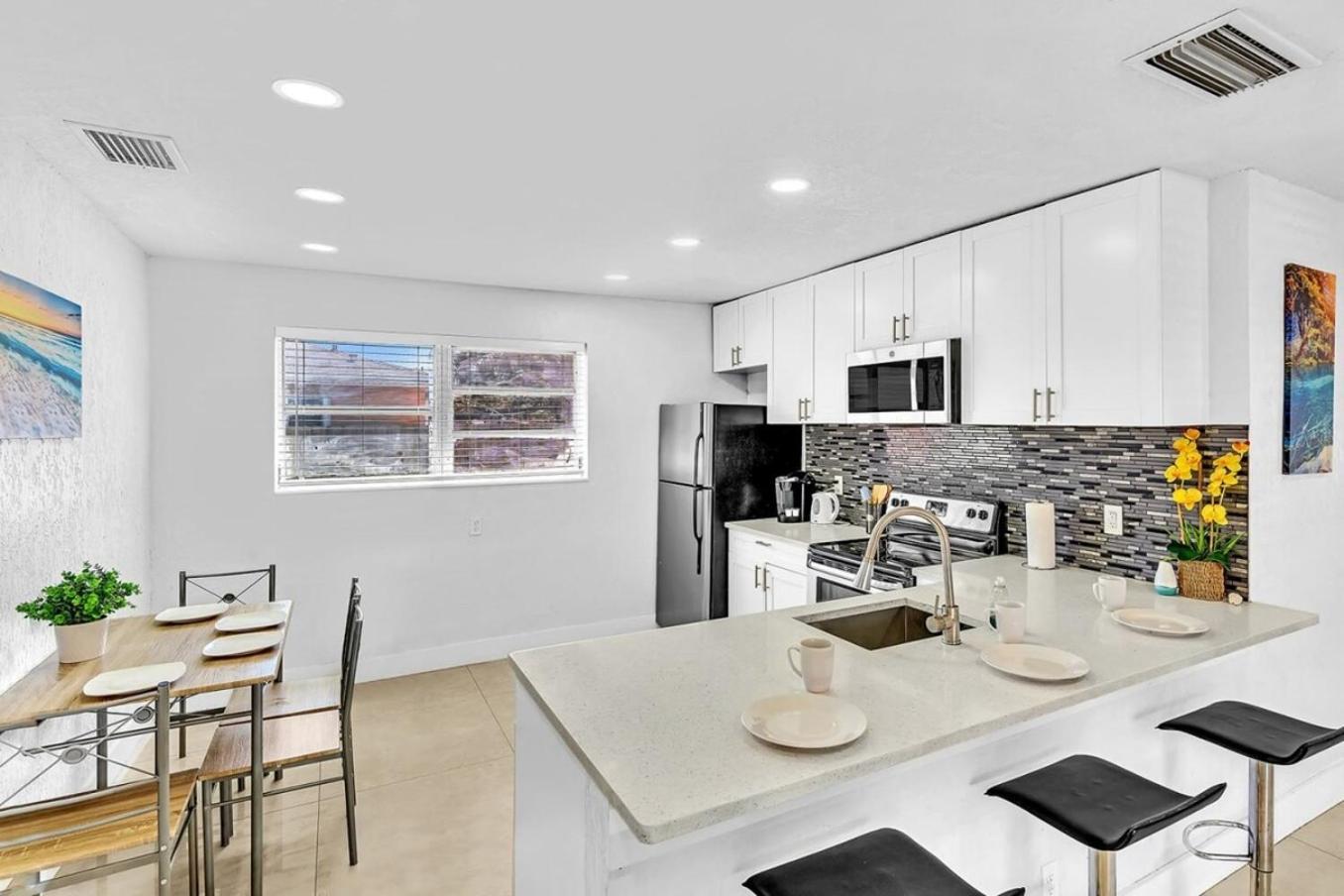 New Stylish 2 Bdrm Mins To Beach & Aventura Mall Холандейл Бийч Екстериор снимка