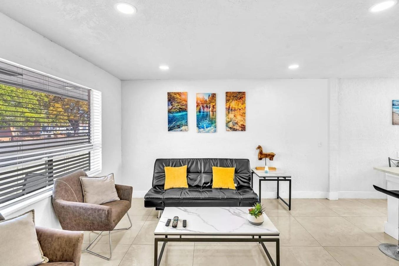 New Stylish 2 Bdrm Mins To Beach & Aventura Mall Холандейл Бийч Екстериор снимка